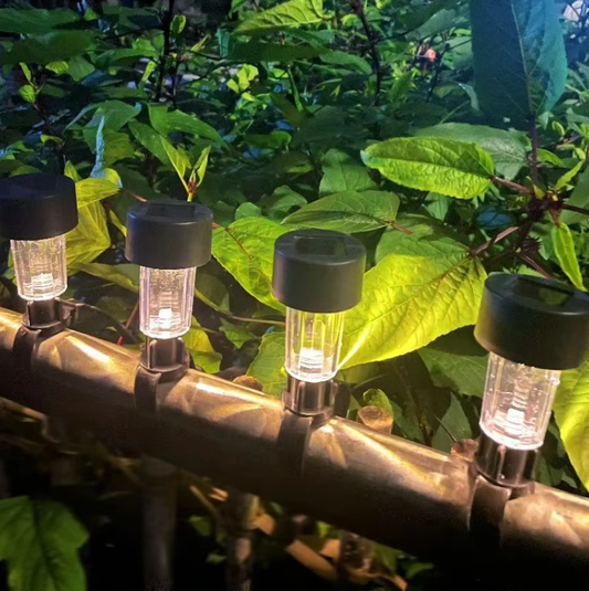 (ZNIŻKA 30%) SunAura™ – Lampa Ogrodowa Zasilana Energią Słoneczną